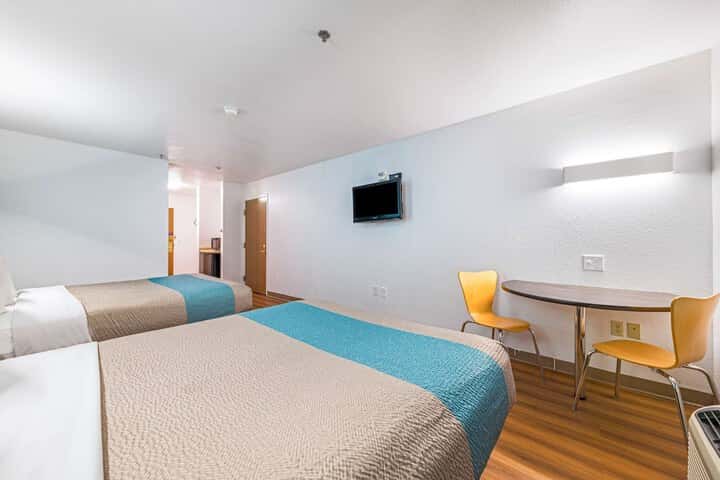 Room 2 of 27