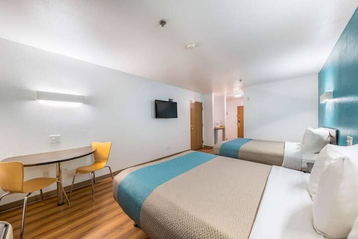 Room 8 of 27