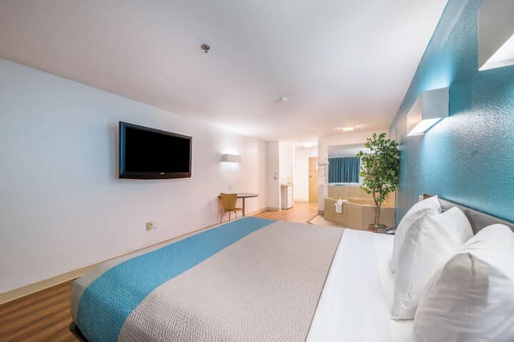 Room 12 of 27