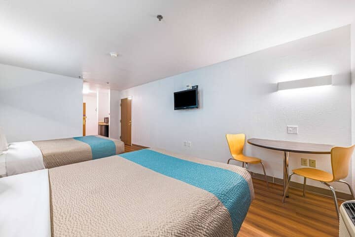 Room 2 of 27