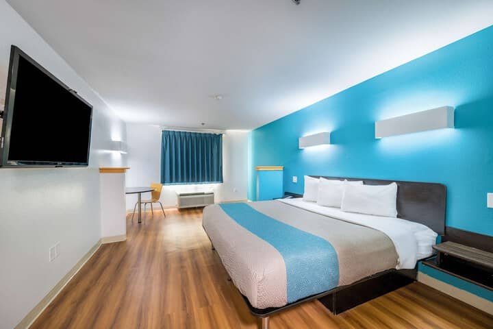 Room 7 of 27