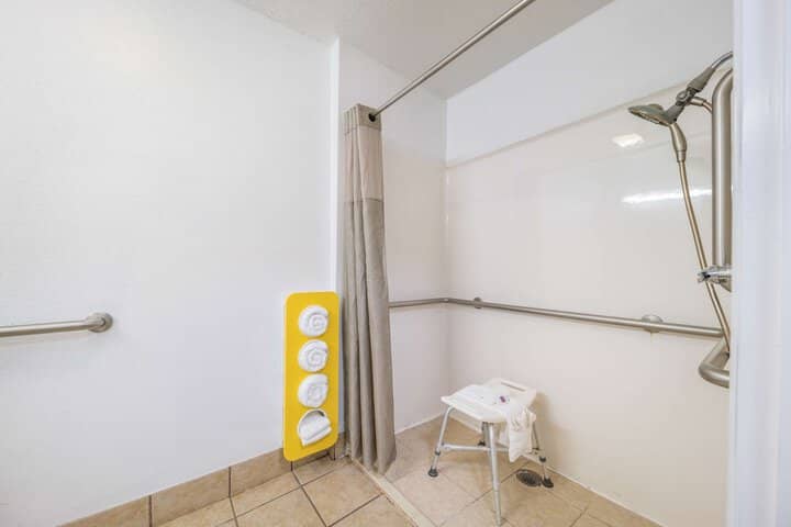 Room 16 of 27
